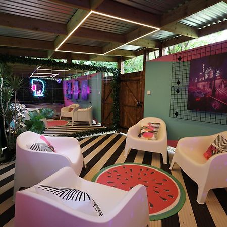 Apartamento Ammonite Glamping Pod & Hot Tub Hungerton Exterior foto