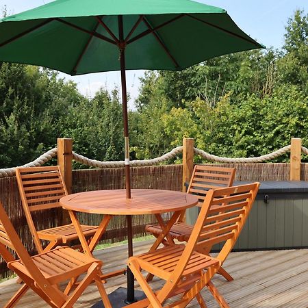 Apartamento Ammonite Glamping Pod & Hot Tub Hungerton Exterior foto