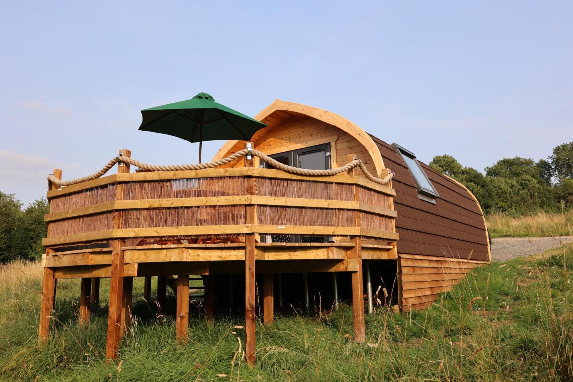 Apartamento Ammonite Glamping Pod & Hot Tub Hungerton Exterior foto