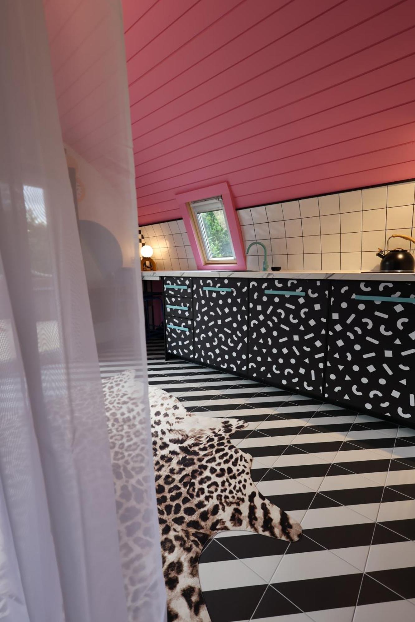 Apartamento Ammonite Glamping Pod & Hot Tub Hungerton Exterior foto